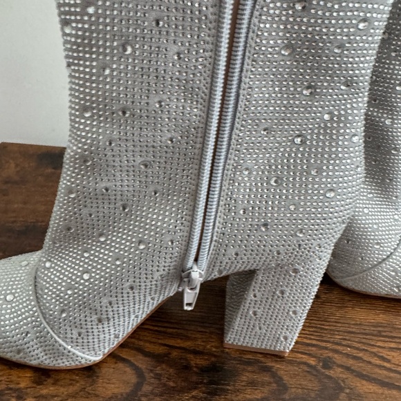 Brand new BCBG Silver Studded Ankle Boots Size 8 - Picture 4 of 6